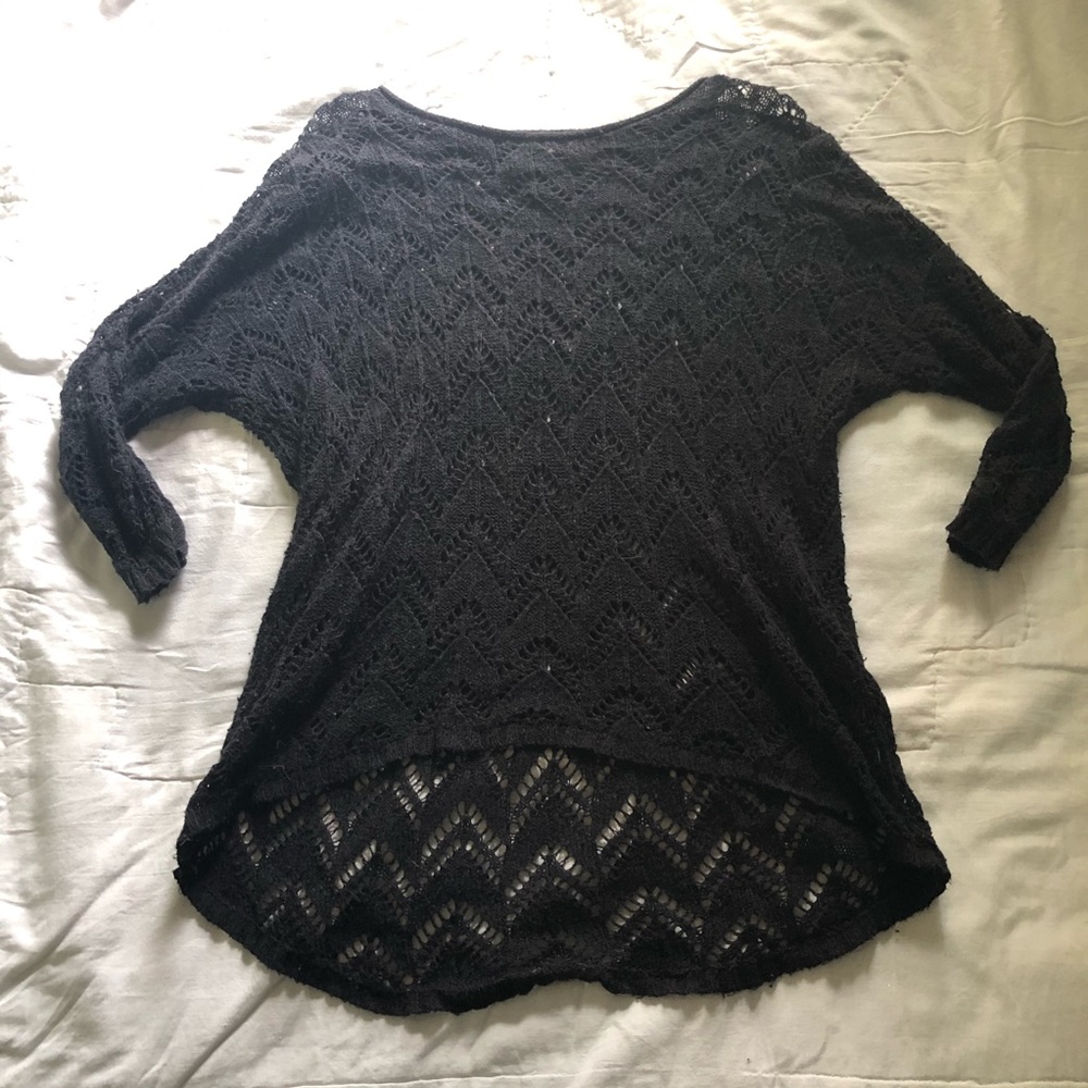Black knit high low top, quarter length sleeves
